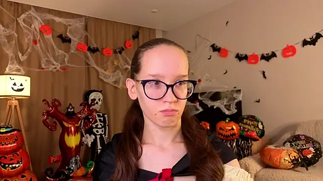 BettyBrowni online show from November 1, 2025, 4:12 pm