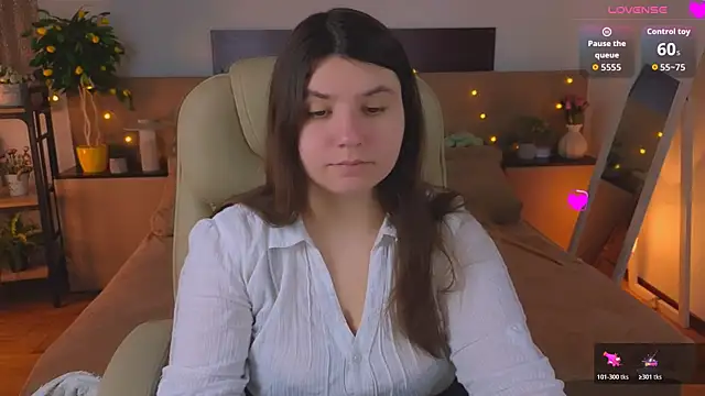 Viola  Shy online show from April 13, 2026, 8:13 pm