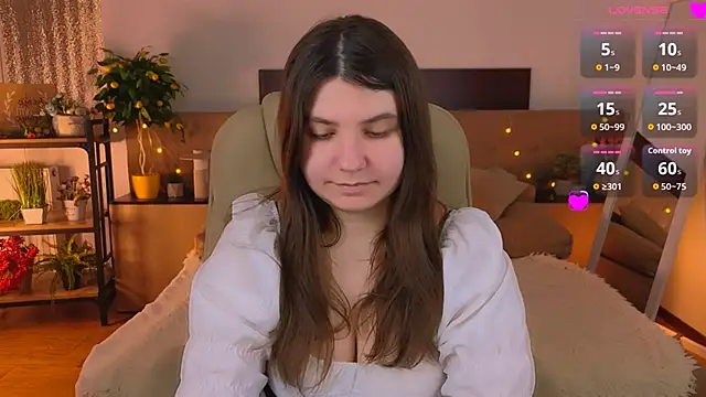 Snapshot of Viola__Shy chatting on May 7, 2026, 8:56 pm Viola Shy online show from May 7, 2026, 8:56 pm