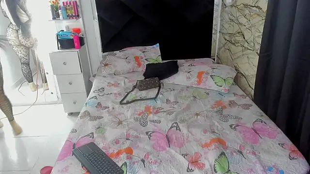 Snapshot of Antonellanospik_ chatting on December 27, 2024, 3:31 am Antonellanospik online show from December 27, 2024, 3:31 am