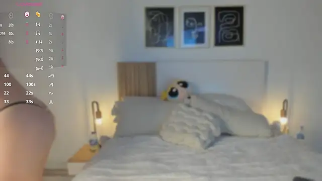 Ajen Blondie online show from November 3, 2025, 4:43 pm