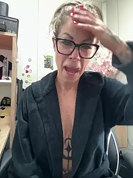 Snapshot of Tatjana_Sue chatting on March 19, 2025, 10:55 am Tatjana Sue online show from March 19, 2025, 10:55 am