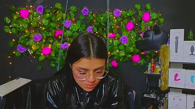Snapshot of Sweett_Mollyy chatting on July 18, 2026, 11:24 pm Sweett Mollyy online show from July 18, 2026, 11:24 pm