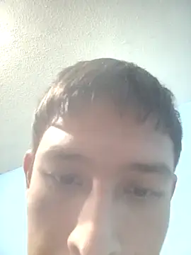 Snapshot of Leonul chatting on December 2, 2025, 10:17 am Leonul online show from December 2, 2025, 10:17 am