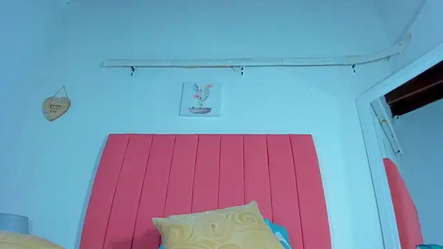 Snapshot of valen_rose0 chatting on March 5, 2025, 3:18 pm valen rose0 online show from March 5, 2025, 3:18 pm