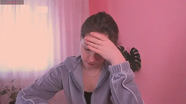 cClandesTina online show from March 17, 2025, 12:04 pm