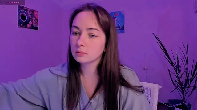 cClandesTina online show from October 9, 2025, 7:47 pm