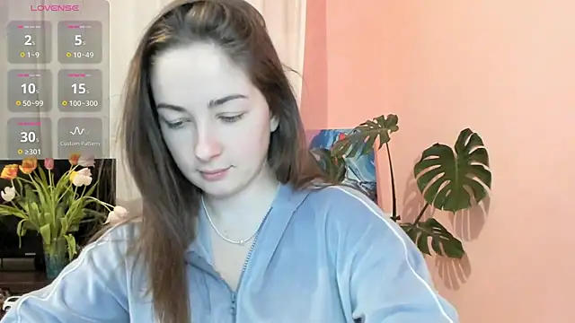 cClandesTina online show from March 11, 2025, 9:15 pm