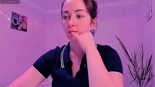 cClandesTina online show from October 3, 2025, 10:33 pm