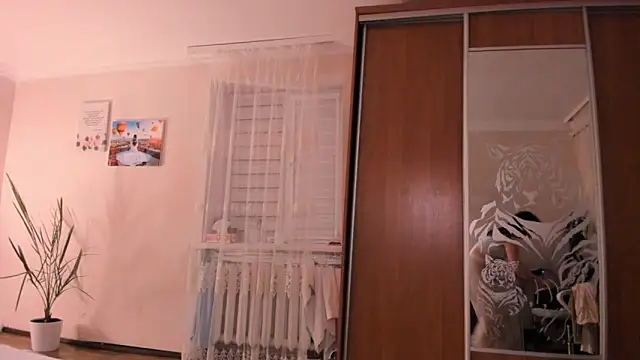 cClandesTina online show from September 13, 2025, 7:14 pm