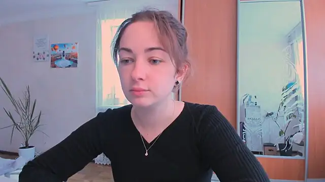 cClandesTina online show from September 18, 2025, 11:02 am