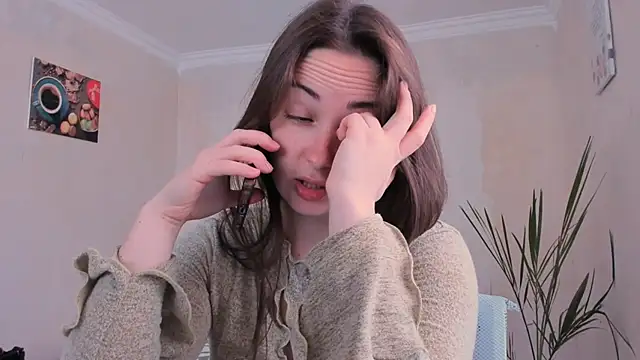 cClandesTina online show from September 22, 2025, 12:11 pm