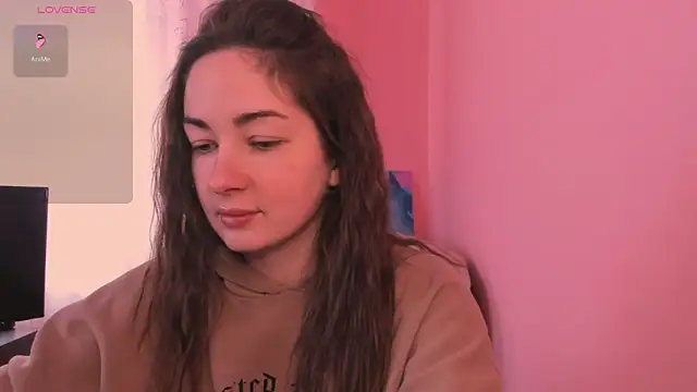 cClandesTina online show from February 15, 2025, 11:50 am