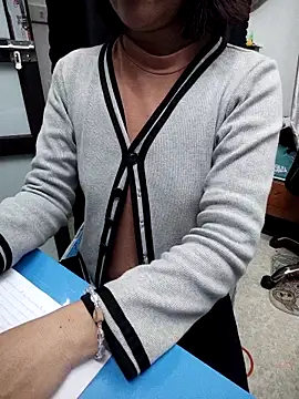 Haralushiaaa online show from December 17, 2025, 2:11 pm