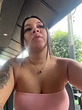 Pretty Isadora online show from November 30, 2025, 5:36 pm