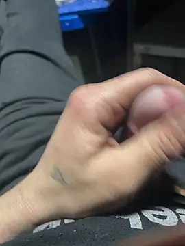 Snapshot of joeycbigcock chatting on February 25, 2025, 10:42 pm joeycbigcock online show from February 25, 2025, 10:42 pm