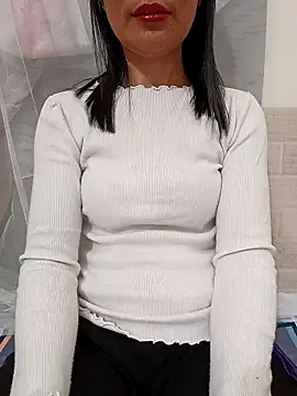 Snapshot of Asian_girl13 chatting on February 25, 2026, 2:01 am Asian girl13 online show from February 25, 2026, 2:01 am