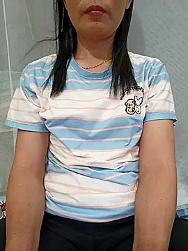 Snapshot of Asian_girl13 chatting on June 10, 2026, 10:33 pm Asian girl13 online show from June 10, 2026, 10:33 pm