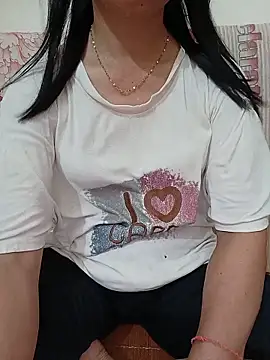 Snapshot of Asian_girl13 chatting on June 4, 2026, 2:44 pm Asian girl13 online show from June 4, 2026, 2:44 pm