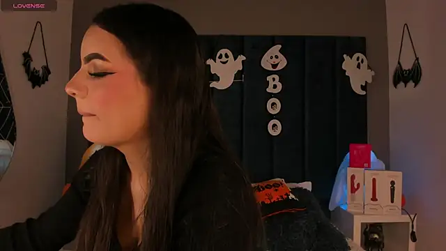 Snapshot of IsabellaGrey19 chatting on October 20, 2025, 7:25 pm IsabellaGrey19 online show from October 20, 2025, 7:25 pm