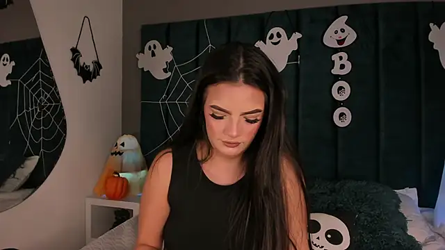 Snapshot of IsabellaGrey19 chatting on October 25, 2025, 7:25 pm IsabellaGrey19 online show from October 25, 2025, 7:25 pm