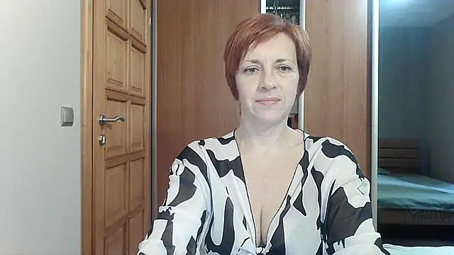 LoraLoraMay online show from April 13, 2026, 1:26 pm