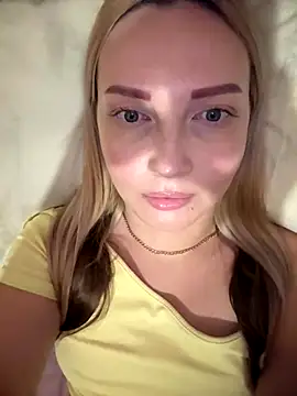 Snapshot of Aleksandrakis chatting on November 5, 2025, 11:41 pm Aleksandrakis online show from November 5, 2025, 11:41 pm