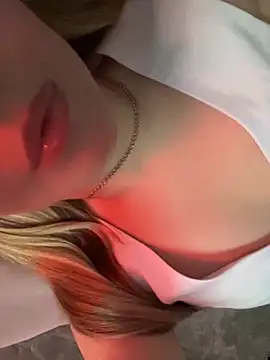 Snapshot of Aleksandrakis chatting on October 28, 2025, 8:19 pm Aleksandrakis online show from October 28, 2025, 8:19 pm