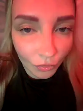 Snapshot of Aleksandrakis chatting on November 2, 2025, 7:19 pm Aleksandrakis online show from November 2, 2025, 7:19 pm