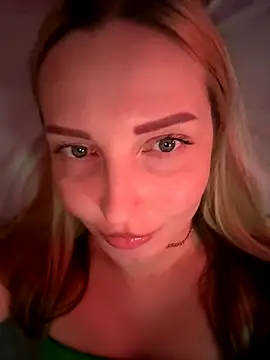 Snapshot of Aleksandrakis chatting on December 1, 2025, 8:53 pm Aleksandrakis online show from December 1, 2025, 8:53 pm