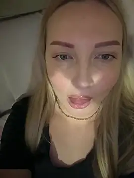 Snapshot of Aleksandrakis chatting on November 8, 2025, 11:08 pm Aleksandrakis online show from November 8, 2025, 11:08 pm