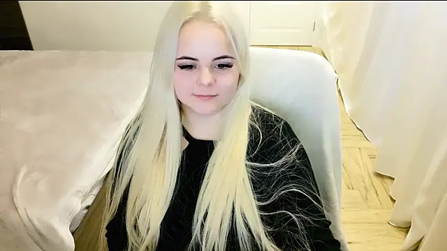 Snapshot of lovely-eyes chatting on February 24, 2025, 4:38 am lovely-eyes online show from February 24, 2025, 4:38 am