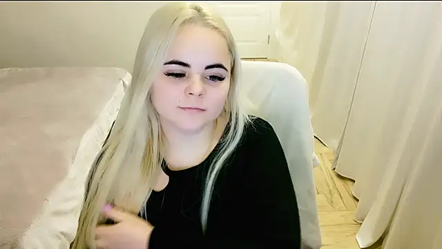 Snapshot of lovely-eyes chatting on March 1, 2025, 4:15 am lovely-eyes online show from March 1, 2025, 4:15 am