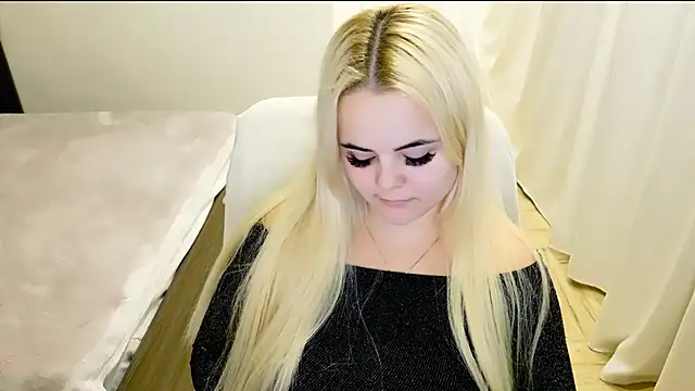 Snapshot of lovely-eyes chatting on February 17, 2025, 3:36 am lovely-eyes online show from February 17, 2025, 3:36 am