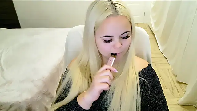 Snapshot of lovely-eyes chatting on March 21, 2025, 1:45 am lovely-eyes online show from March 21, 2025, 1:45 am