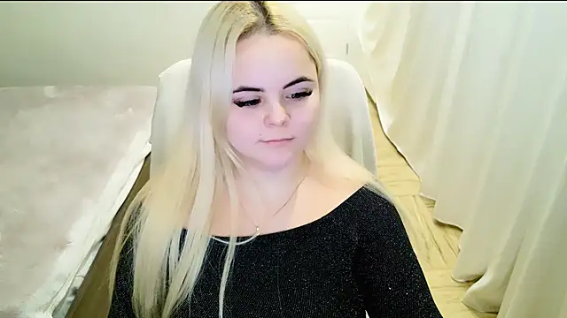 Snapshot of lovely-eyes chatting on February 17, 2025, 12:32 am lovely-eyes online show from February 17, 2025, 12:32 am