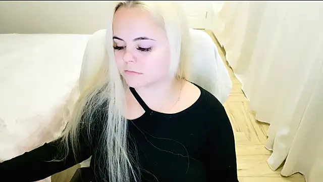 Snapshot of lovely-eyes chatting on March 22, 2025, 2:48 am lovely-eyes online show from March 22, 2025, 2:48 am