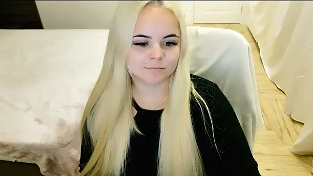 Snapshot of lovely-eyes chatting on March 18, 2025, 3:12 am lovely-eyes online show from March 18, 2025, 3:12 am