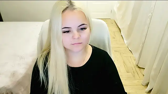 Snapshot of lovely-eyes chatting on March 19, 2025, 12:48 am lovely-eyes online show from March 19, 2025, 12:48 am