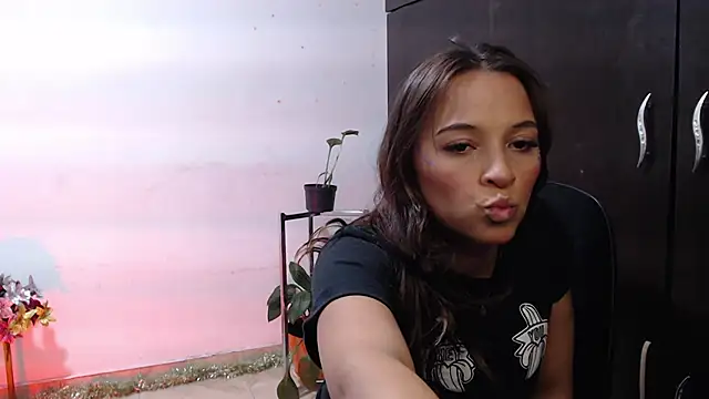 Zoe--khalL online show from December 3, 2025, 1:06 am