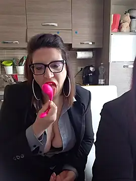 carolyne2023 online show from March 28, 2026, 9:43 am