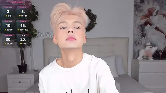 Felix Rey online show from December 15, 2025, 9:09 pm