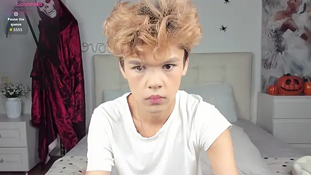 Felix Rey online show from October 18, 2025, 9:33 am