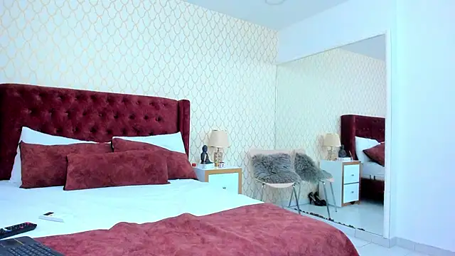 NaiaRosse online show from March 20, 2025, 1:26 pm