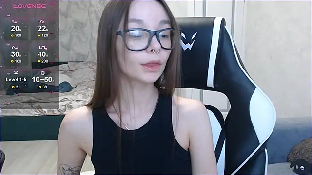 Snapshot of Amarieni chatting on March 18, 2025, 3:01 pm Amarieni online show from March 18, 2025, 3:01 pm