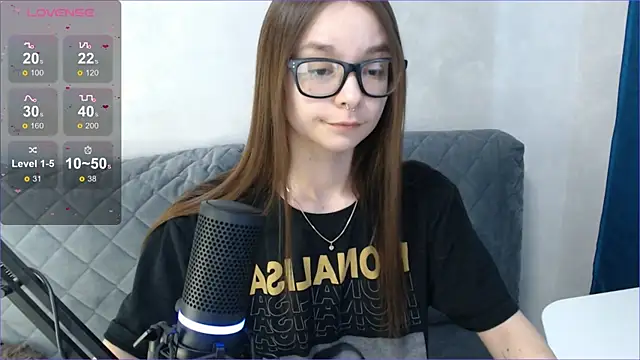 Snapshot of Amarieni chatting on February 21, 2025, 2:27 pm Amarieni online show from February 21, 2025, 2:27 pm