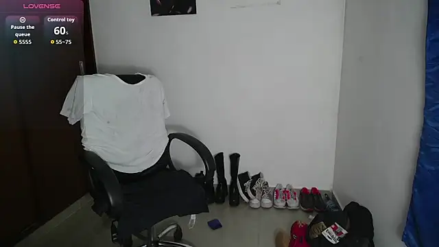 Snapshot of venelope1 chatting on January 19, 2026, 3:43 am venelope1 online show from January 19, 2026, 3:43 am