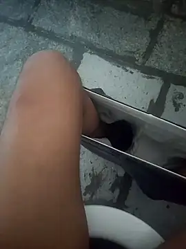 KingCobraClassy online show from November 18, 2025, 1:54 am