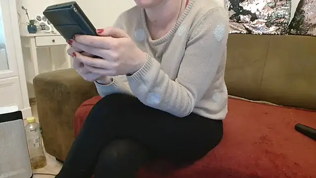 Snapshot of Jasmin-White chatting on March 7, 2025, 7:27 pm Jasmin-White online show from March 7, 2025, 7:27 pm