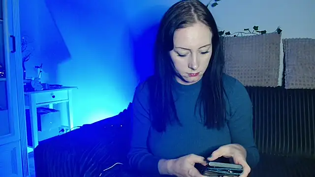 Snapshot of Jasmin-White chatting on October 2, 2025, 4:43 pm Jasmin-White online show from October 2, 2025, 4:43 pm
